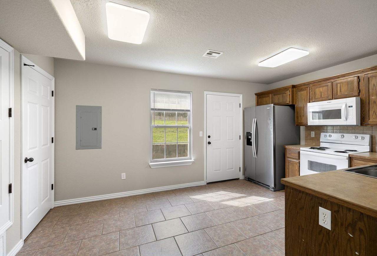 703 W Garland St #A - Photo 6 of 16