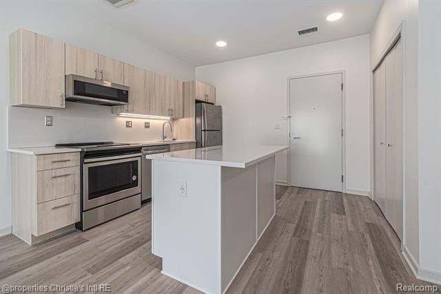 7410 Kercheval St #212 - Photo 3 of 20