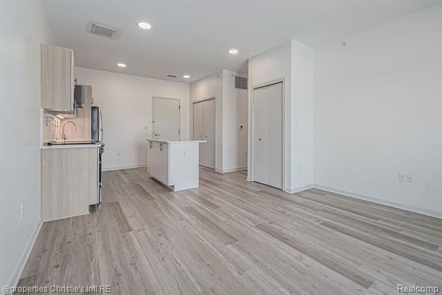 7410 Kercheval St #212 - Photo 5 of 20