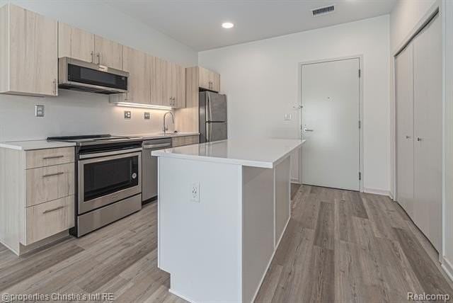 7410 Kercheval St #212 - Photo 6 of 20