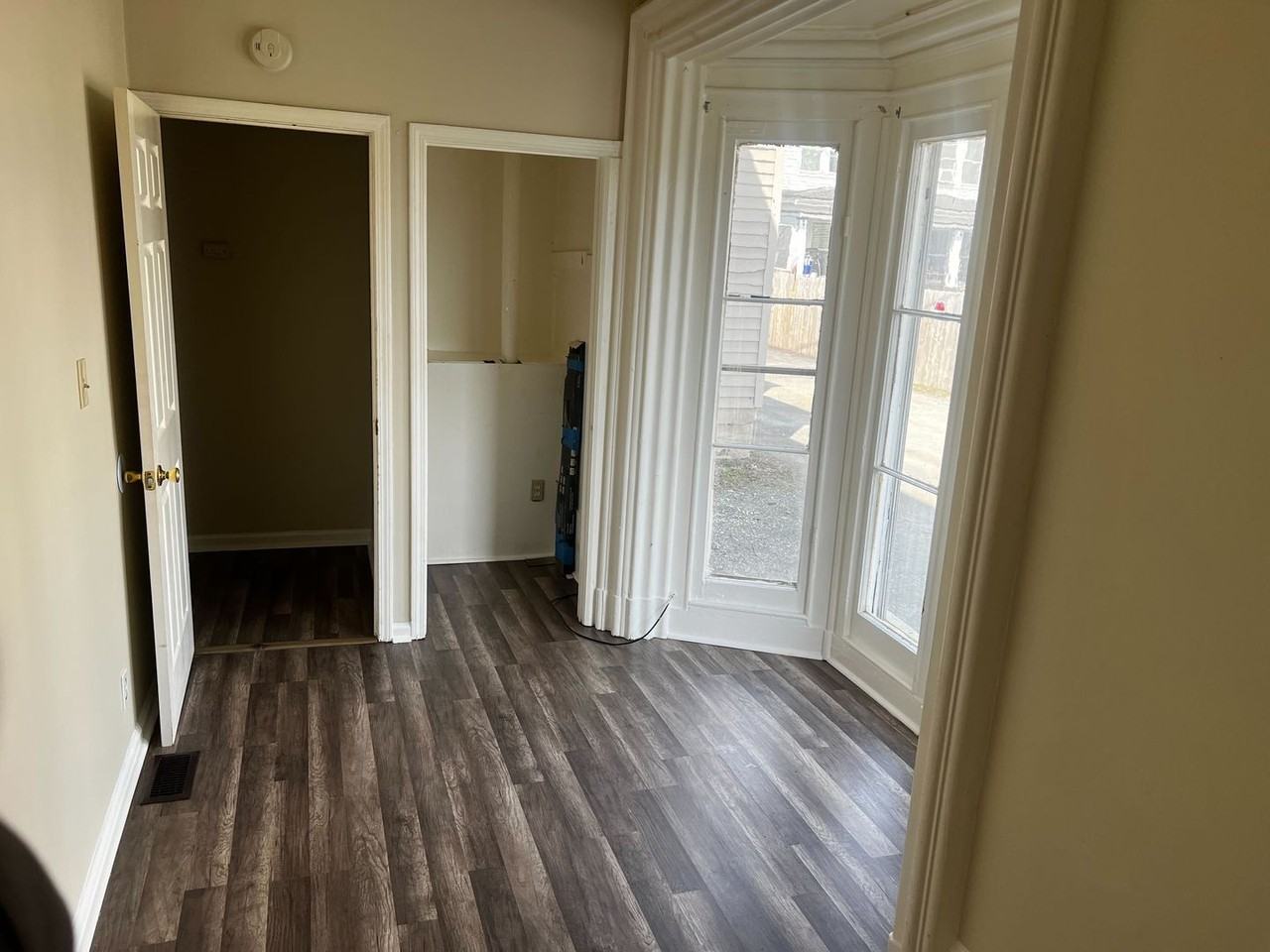 937 Broadway - Photo 2 of 6