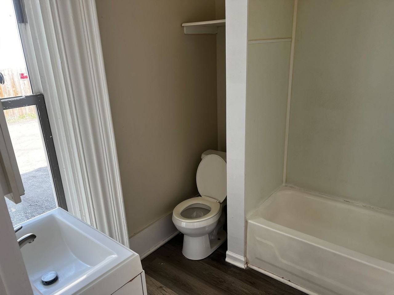 937 Broadway - Photo 4 of 6