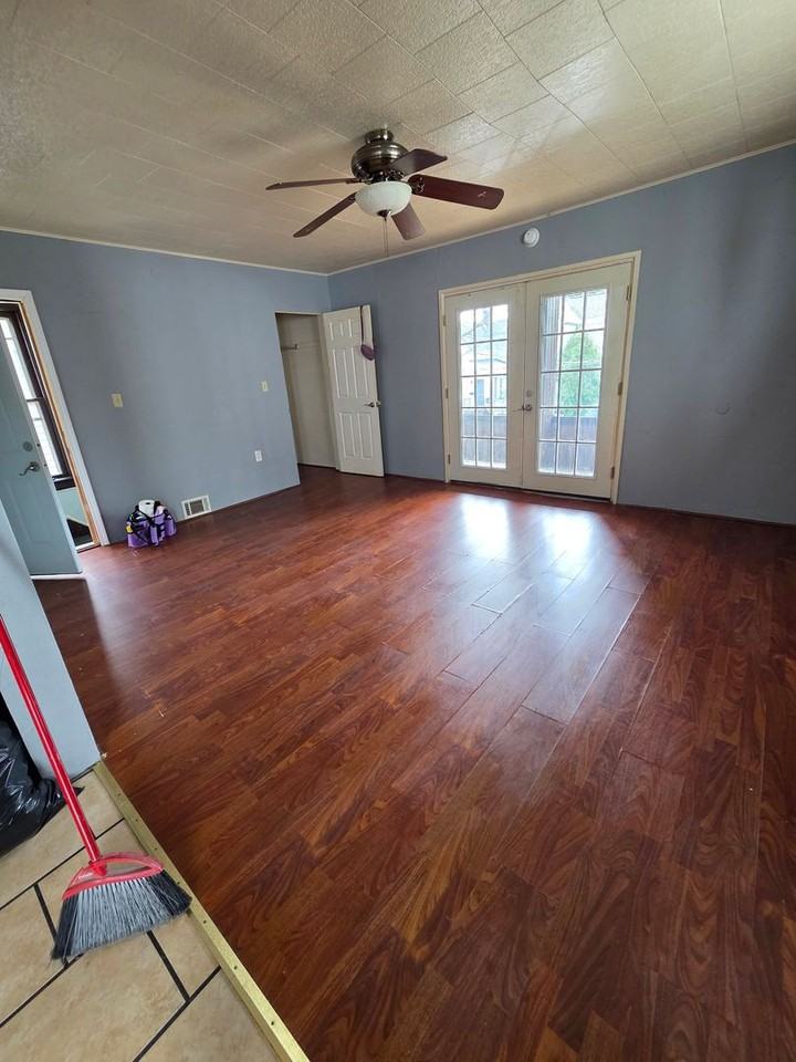 1048 E 4th St - Photo 2 of 8