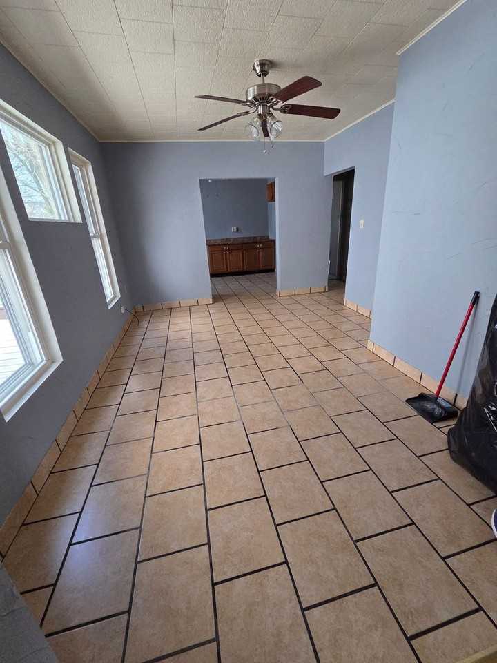 1048 E 4th St - Photo 3 of 8