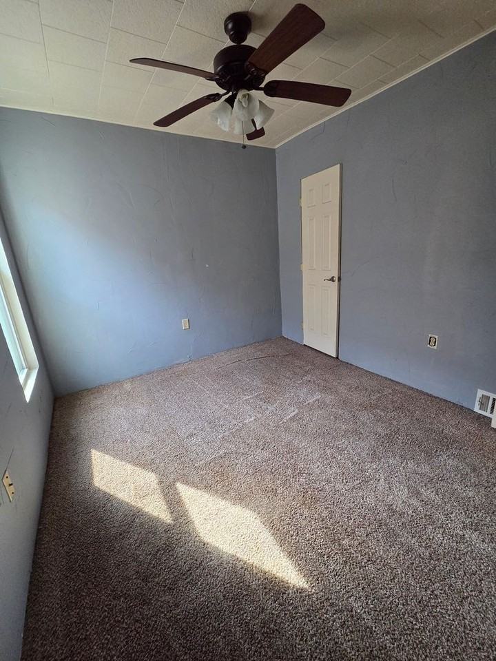 1048 E 4th St - Photo 6 of 8