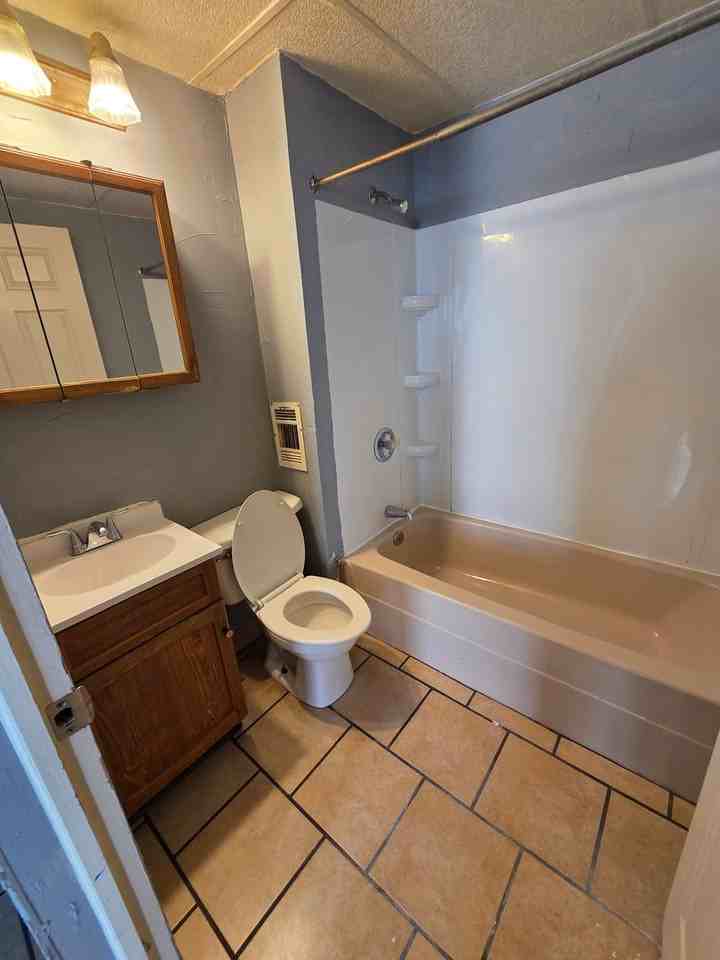 1048 E 4th St - Photo 7 of 8