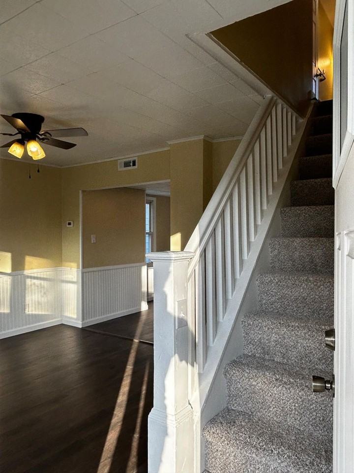 444 Main St - Photo 3 of 32