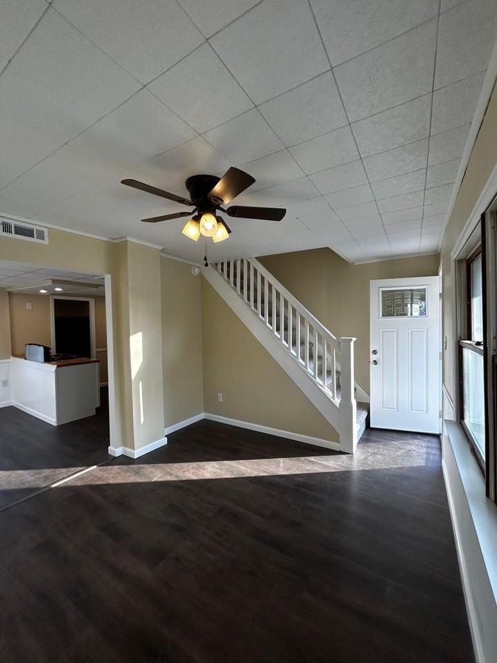 444 Main St - Photo 6 of 32