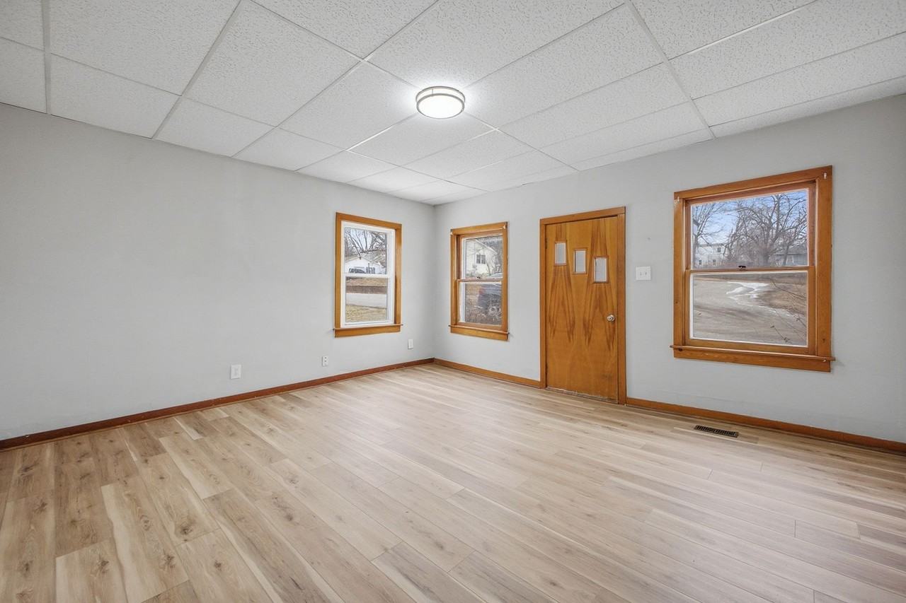 502 S 2nd St - Photo 3 of 24