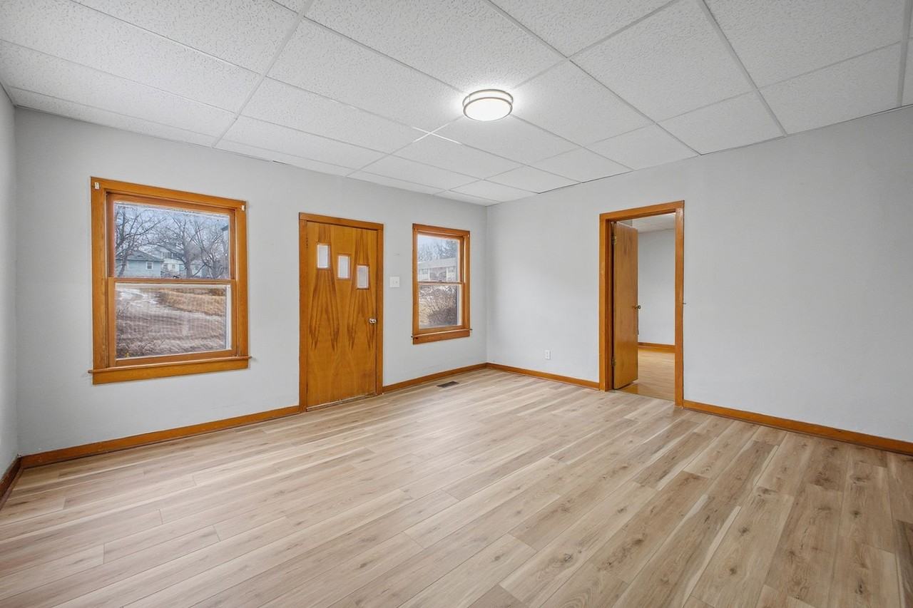 502 S 2nd St - Photo 4 of 24