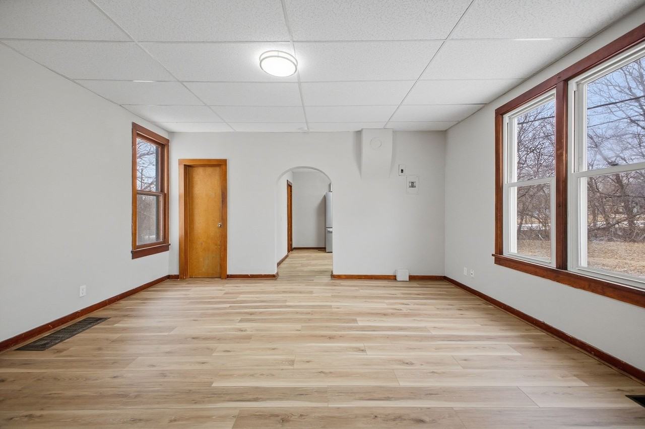 502 S 2nd St - Photo 5 of 24