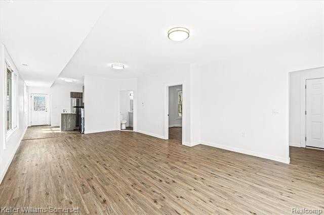 6091 Vermont St #B - Photo 4 of 19