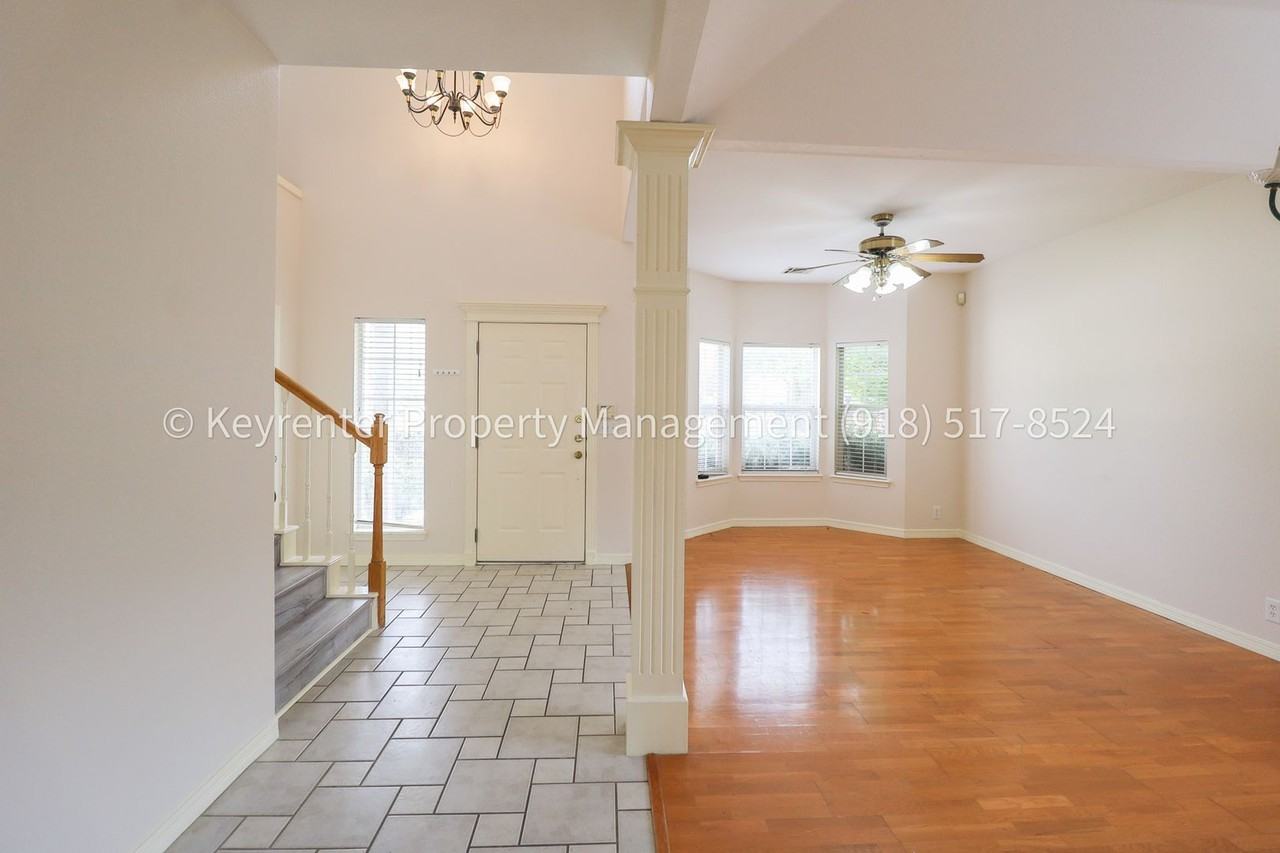 200 S Oak Ave - Photo 6 of 50