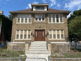 1926 Seward St - Photo 1 of 1