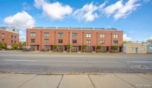 622 W 11 Mile Rd