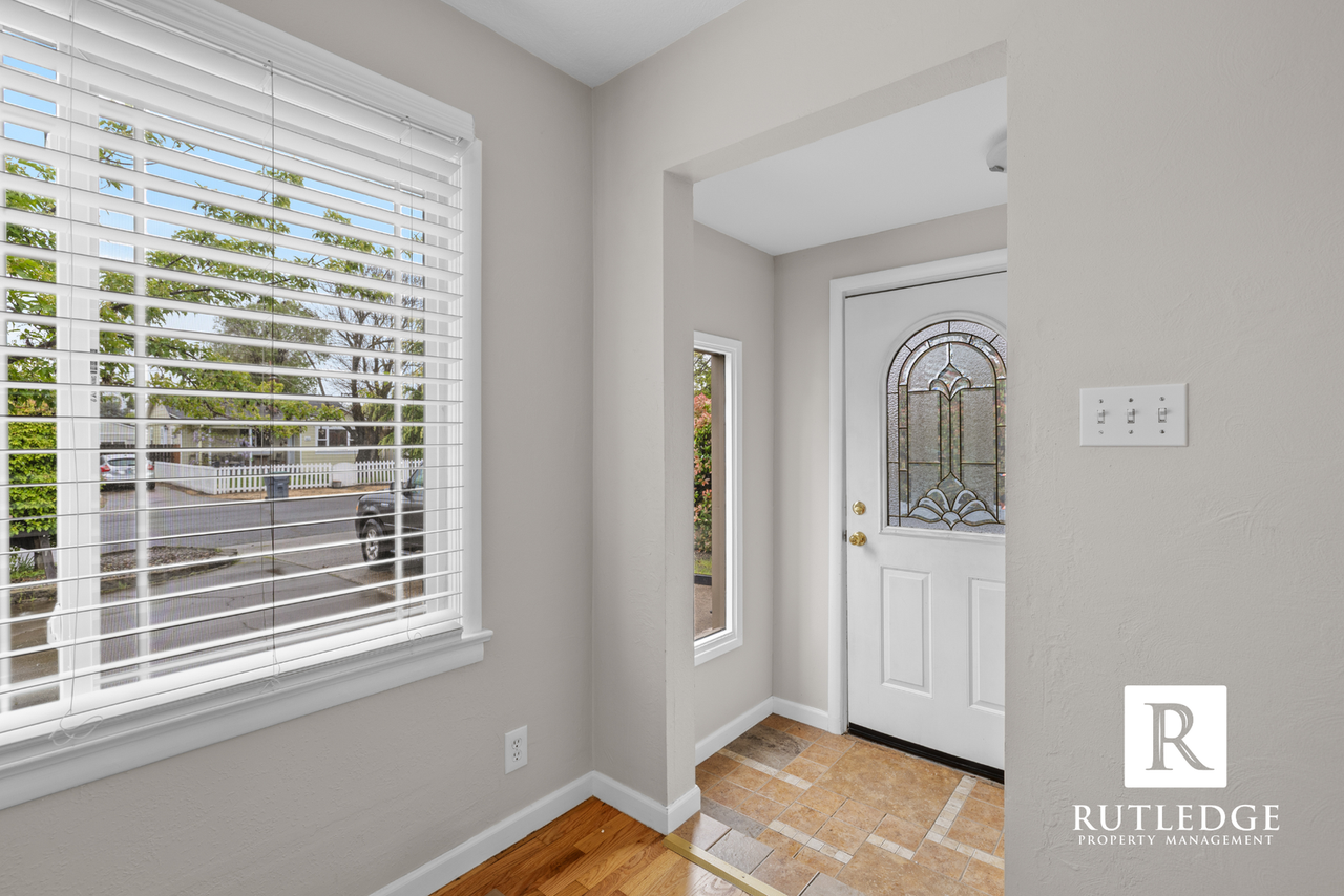 918 Grant Ave - Photo 4 of 26