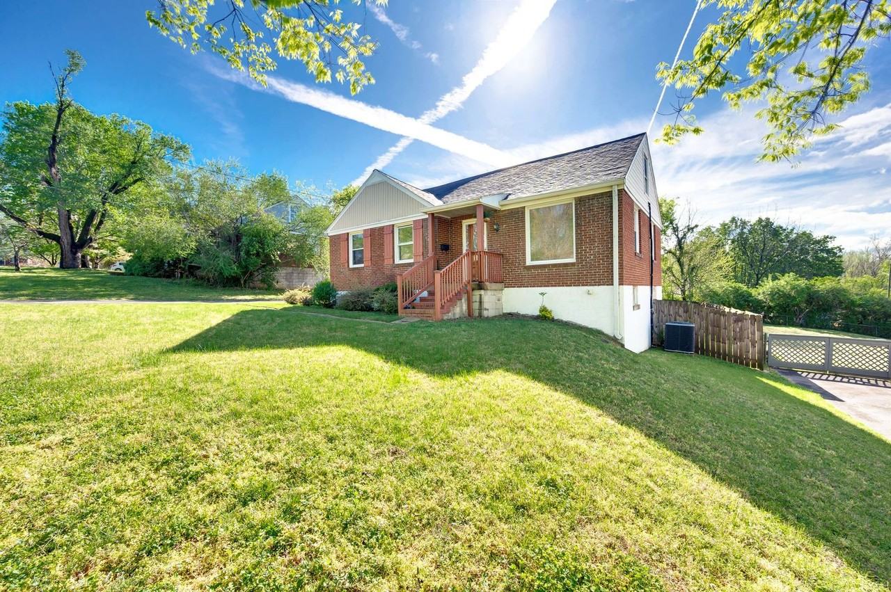 1918 Moran Ave - Photo 4 of 35