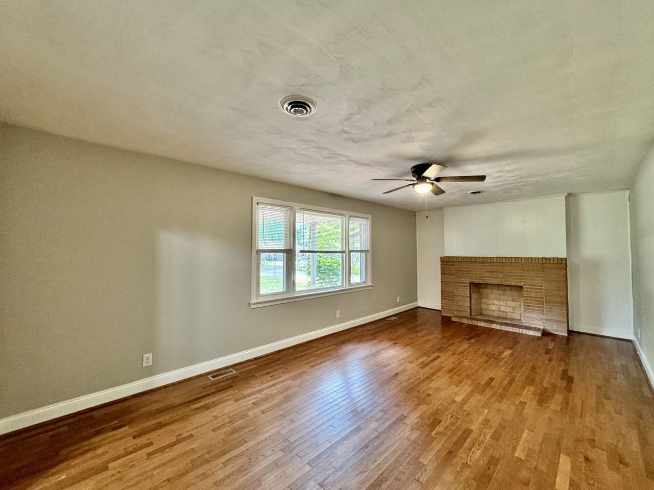 1209 Glenside Dr - Photo 7 of 50