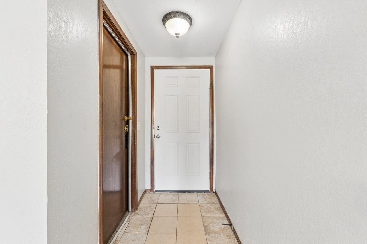 2905 Sw 82nd St - Photo 3 of 30