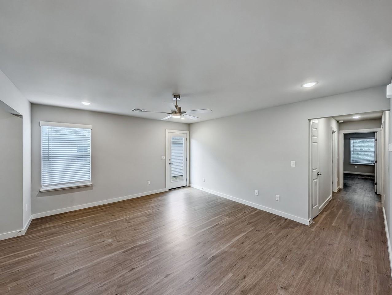 6503 Nw Kathleen St - Photo 3 of 19