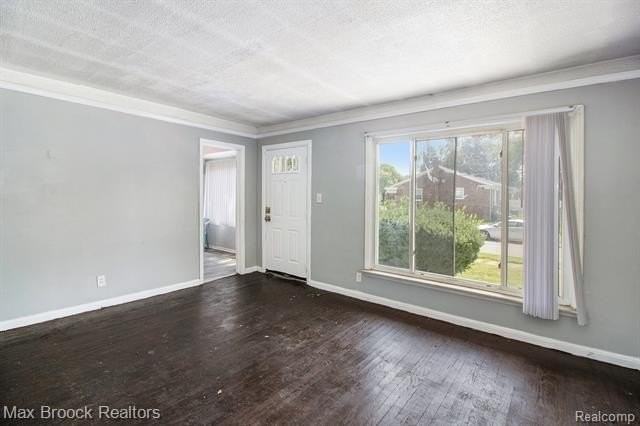 22510 Frisbee St - Photo 5 of 15