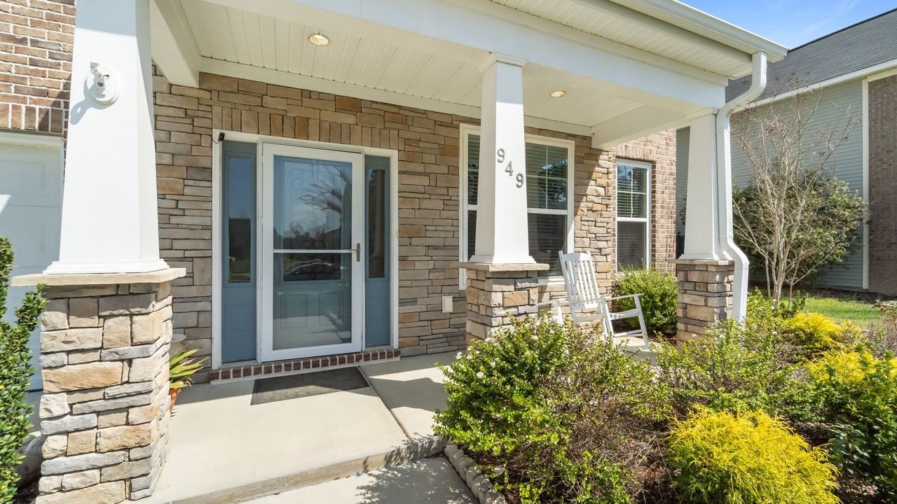 949 Castleoak Dr - Photo 4 of 50