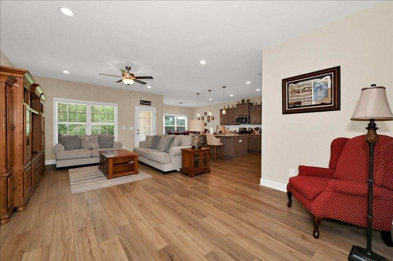 2058 Austin Dr Ne - Photo 3 of 24