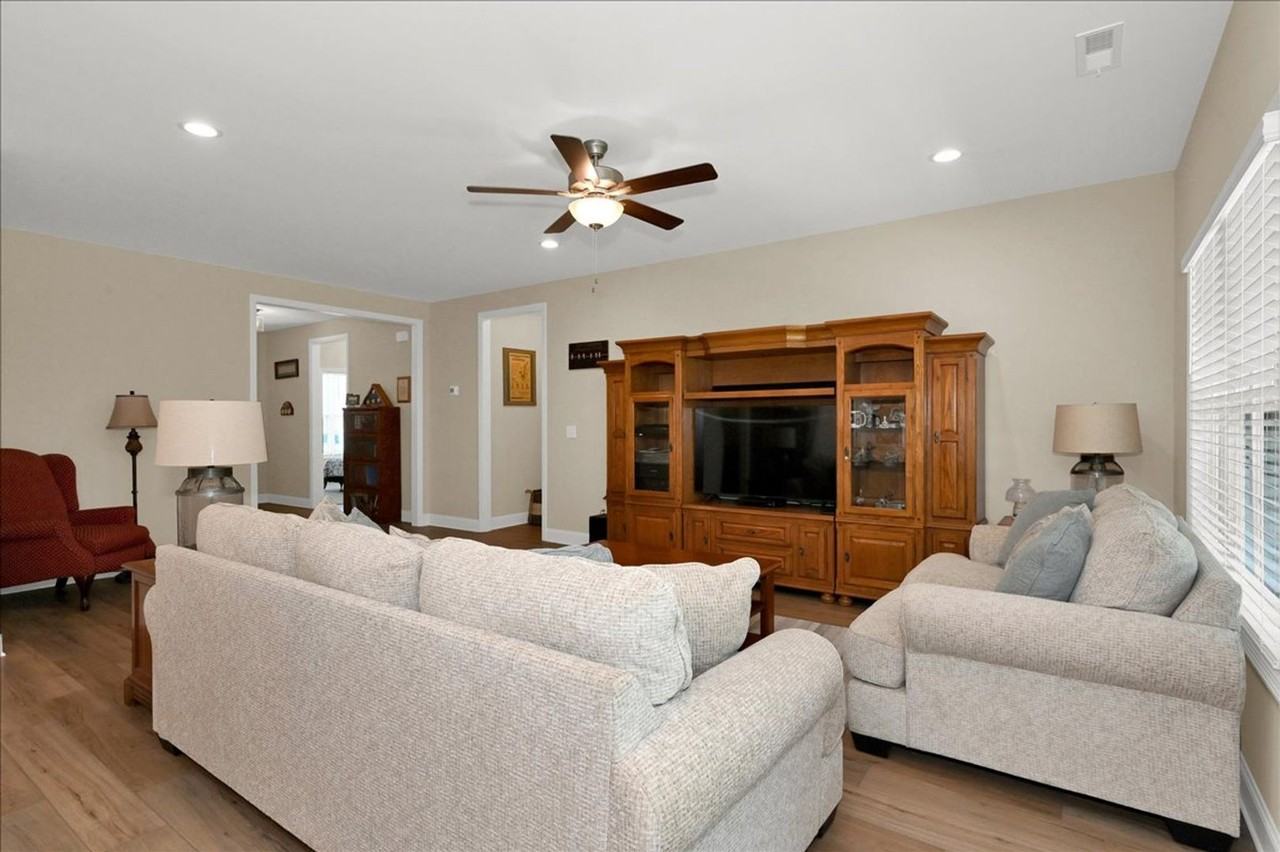 2058 Austin Dr Ne - Photo 4 of 24