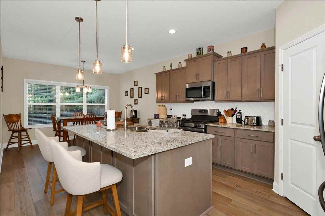 2058 Austin Dr Ne - Photo 6 of 24