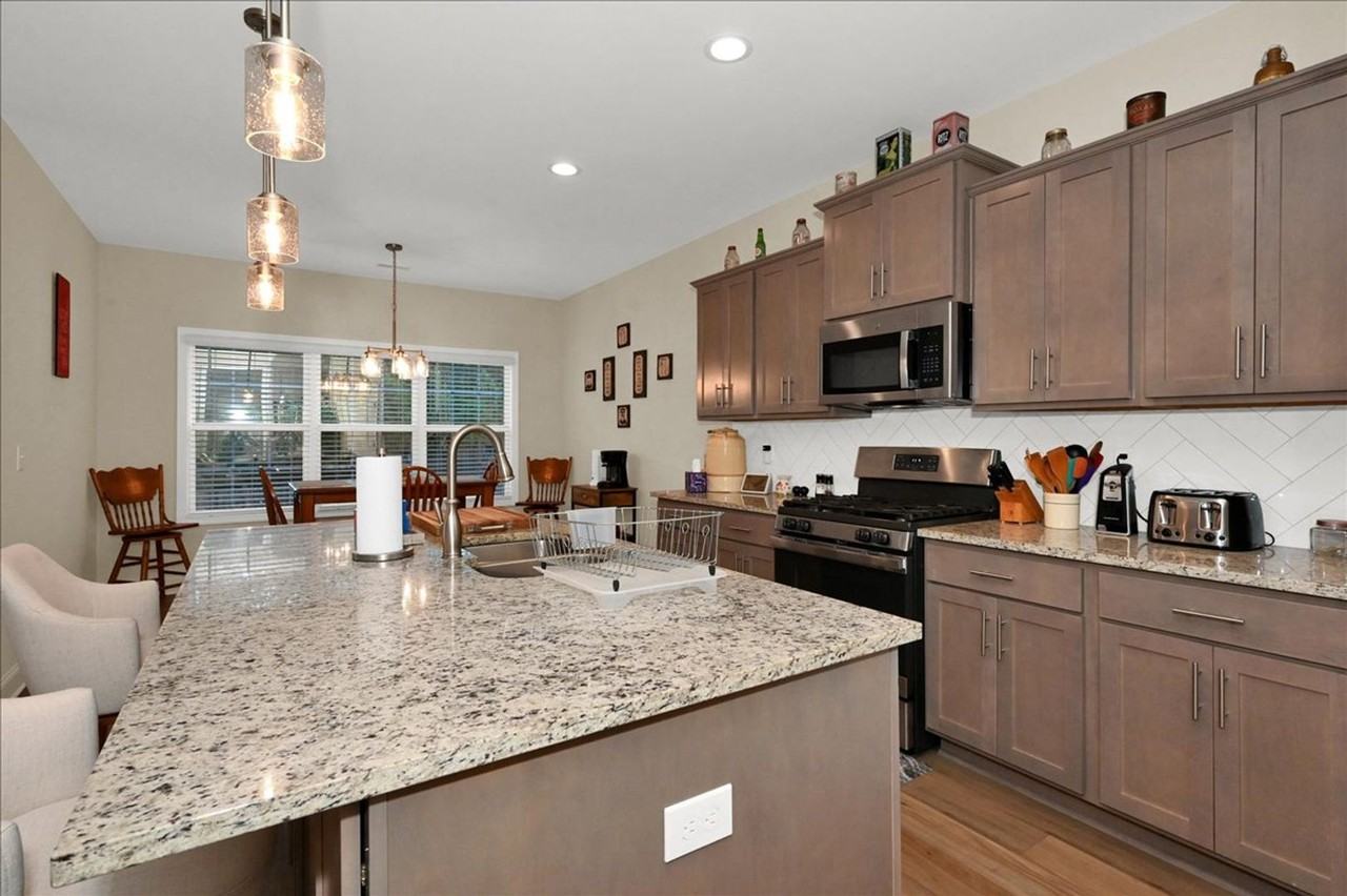 2058 Austin Dr Ne - Photo 7 of 24