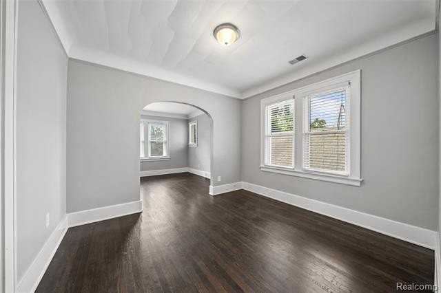 242 W Webster St - Photo 3 of 16