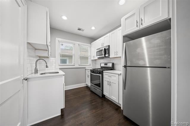 242 W Webster St - Photo 4 of 16