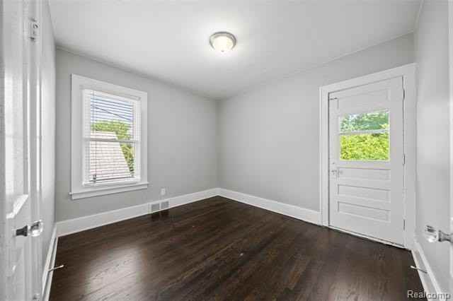 242 W Webster St - Photo 7 of 16