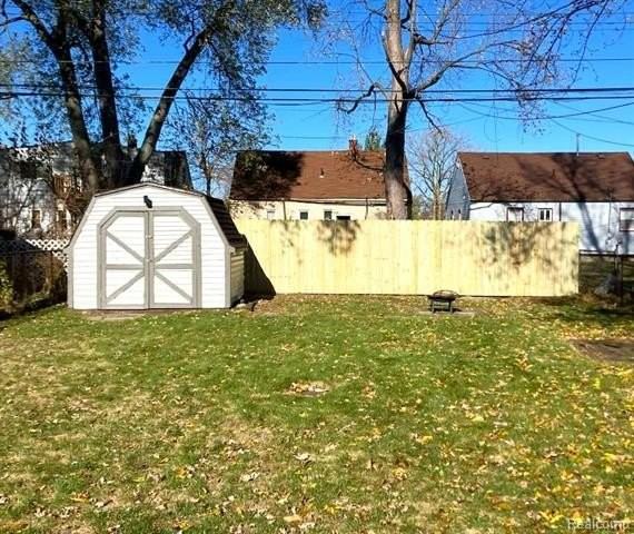 861 E Dallas Ave - Photo 7 of 23