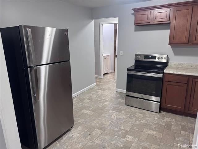 20940 Wellington Ave - Photo 3 of 11