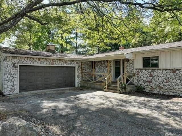 2451 Sanders Pl - Photo 2 of 40