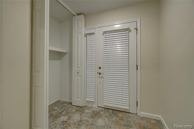 2451 Sanders Pl - Photo 4 of 40