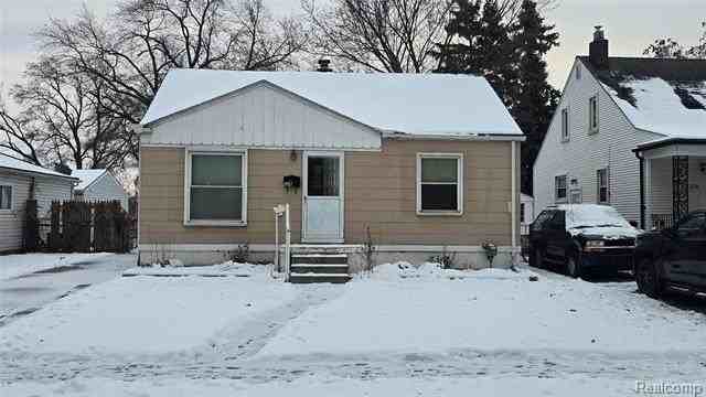 828 E Hayes Ave