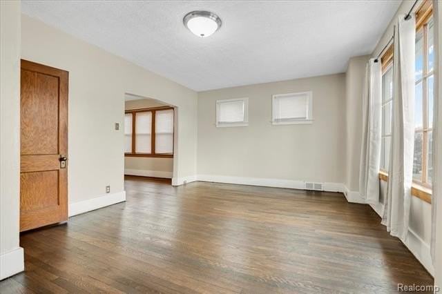 1413 Wayburn St - Photo 3 of 12