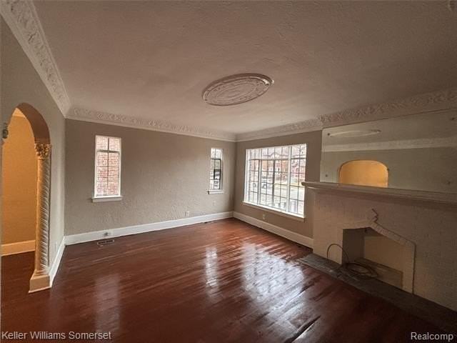 17606 Roselawn St - Photo 2 of 9