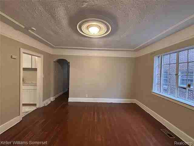 17606 Roselawn St - Photo 3 of 9