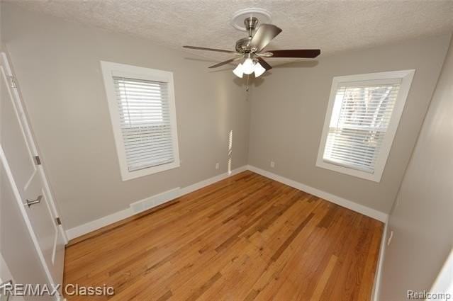 3342 Prairie Ave - Photo 6 of 17