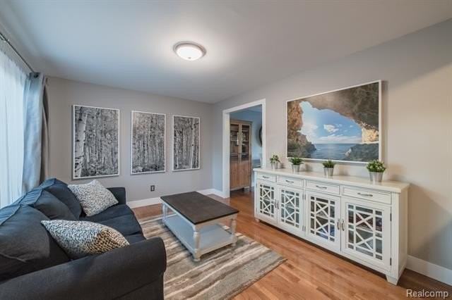 1253 Bamford Dr - Photo 3 of 34