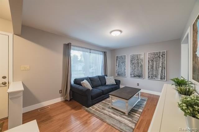 1253 Bamford Dr - Photo 4 of 34