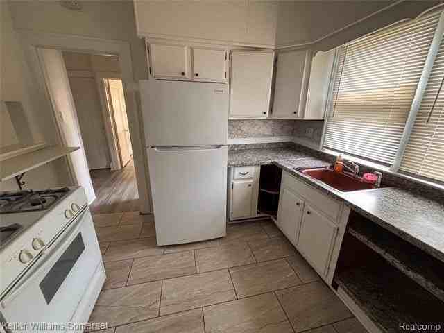 15771 Turner St - Photo 4 of 12