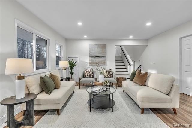 8165 Leonard Dr