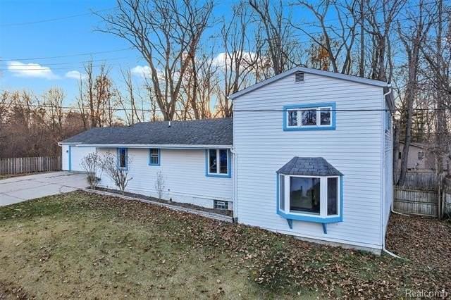 8165 Leonard Dr - Photo 3 of 50