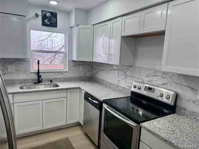 134 W Auburn Rd - Photo 3 of 30