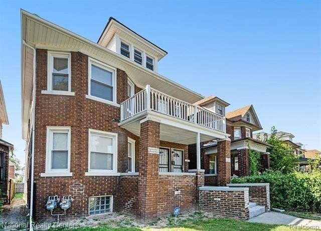 1045 Casgrain St - Photo 5 of 19