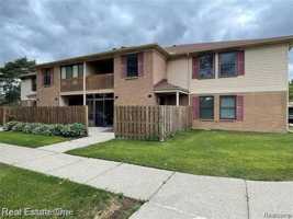 featured image of 19317 Surrey Ln